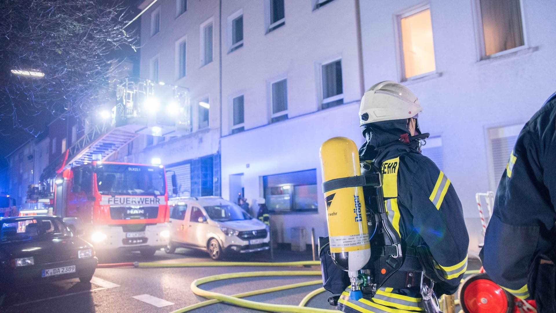 Die Feuerwehr war in der Nacht in Nippes im Einsatz.