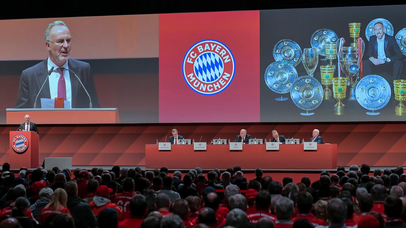 Mitglieder des Rekordmeisters kommen zusammen: Auf den Jahreshauptversammlungen des FC Bayern geht es traditionell hoch her. (Archivbild)