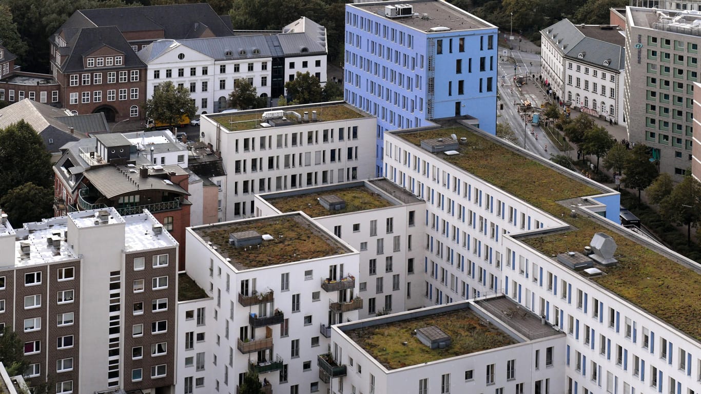 Wohnhäuser in Hamburg (Symbolbild): Die Preise für Immobilien steigen auch abseits der Großstädte immer weiter.