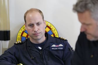 Prinz William von Großbritannien bei seinem letzten Dienst als Rettungshubschrauber-Pilot bei der East Anglian Air Ambulance.