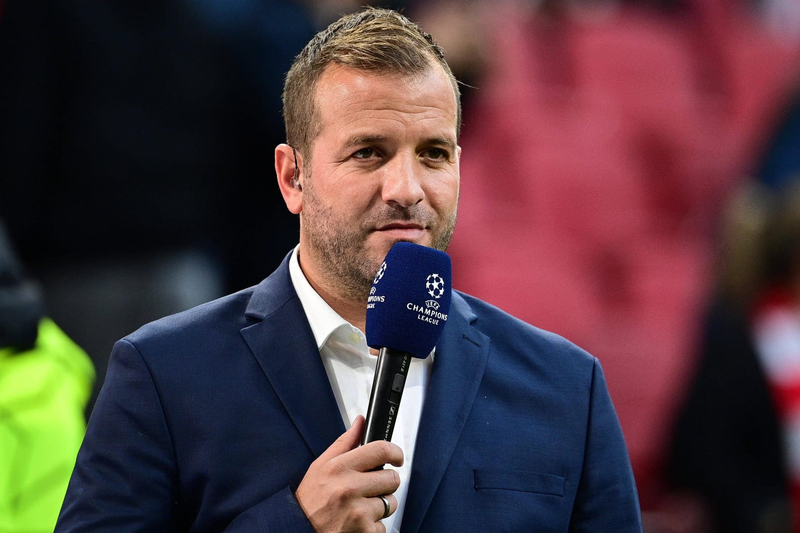 Rafael van der Vaart am Rande des Champions-League-Spiels zwischen Ajax Amsterdam und Besiktas Istanbul Ende September. In seiner Rolle als Experte knüpfte er sich nun einen der Weltbesten vor.