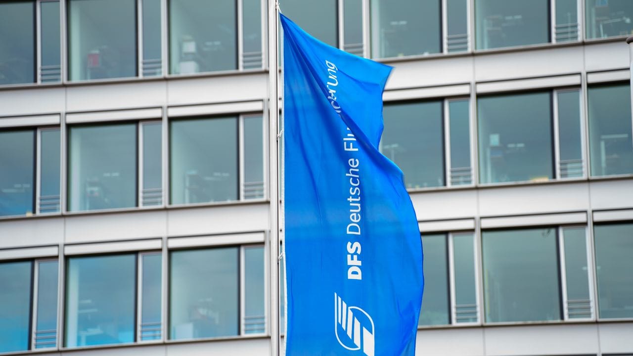 Wer bei der Deutschen Flugsicherung eine Ausbildung zum Fluglotsen absolvieren will, muss eine anspruchsvolle Eignungsprüfung bestehen. Wer bei der Deutschen Flugsicherung eine Ausbildung zum Fluglotsen absolvieren will, muss eine anspruchsvolle Eignungsprüfung bestehen.