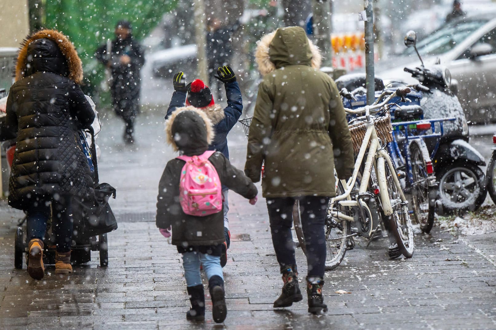 Erster Schnee in München (Archivbild): Auch am Wochenende soll es in der bayrischen Landeshauptstadt schneien.