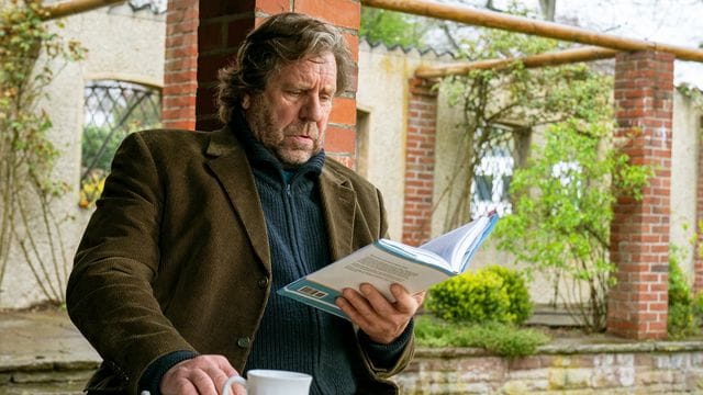 Uwe Rohde als Morten Rasmussen in einer Szene aus "Der Flensburg-Krimi: Der Tote am Strand".