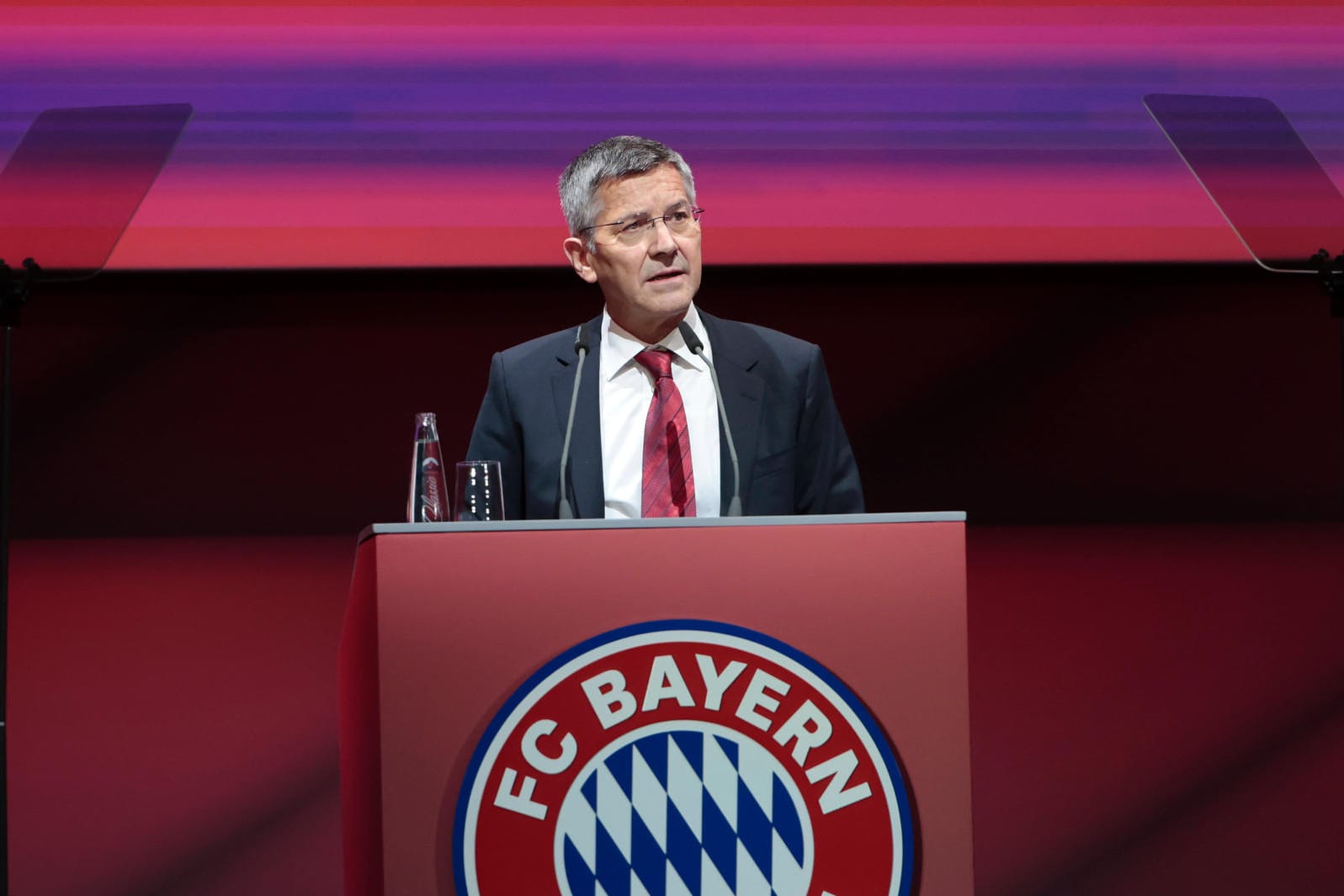 Herbert Hainer: Bayerns Präsident stand im Mittelpunkt der Fan-Wut bei der Jahreshauptversammlung des FC Bayern.