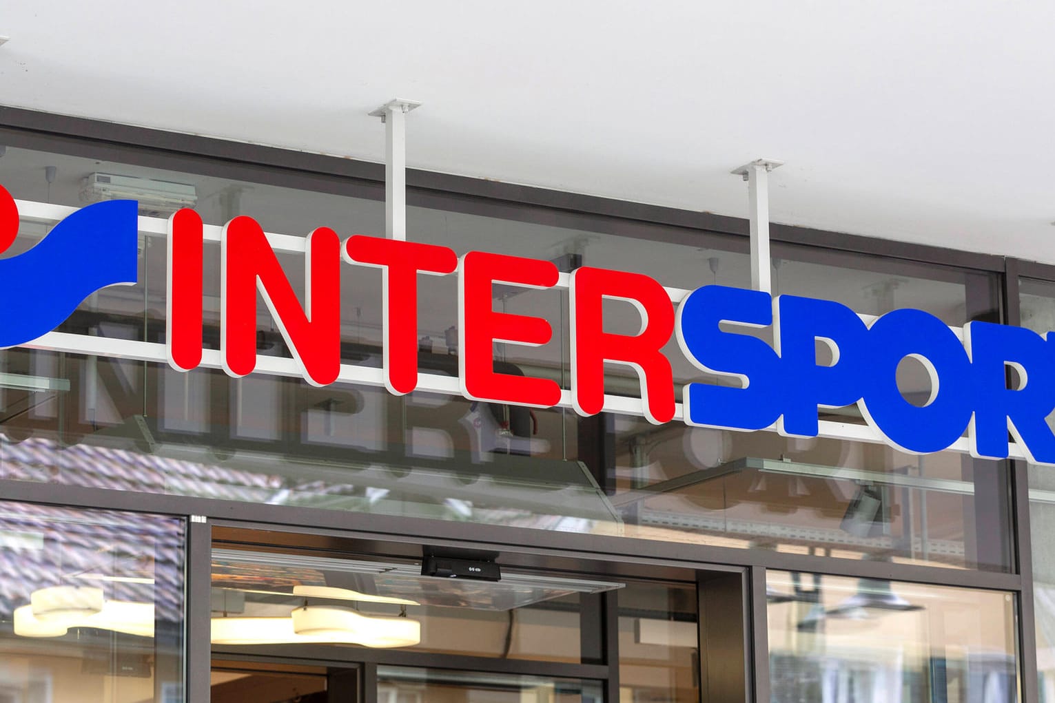 Intersport-Geschäft (Symbolbild): Der Händler fürchtet einen weiteren harten Lockdown.