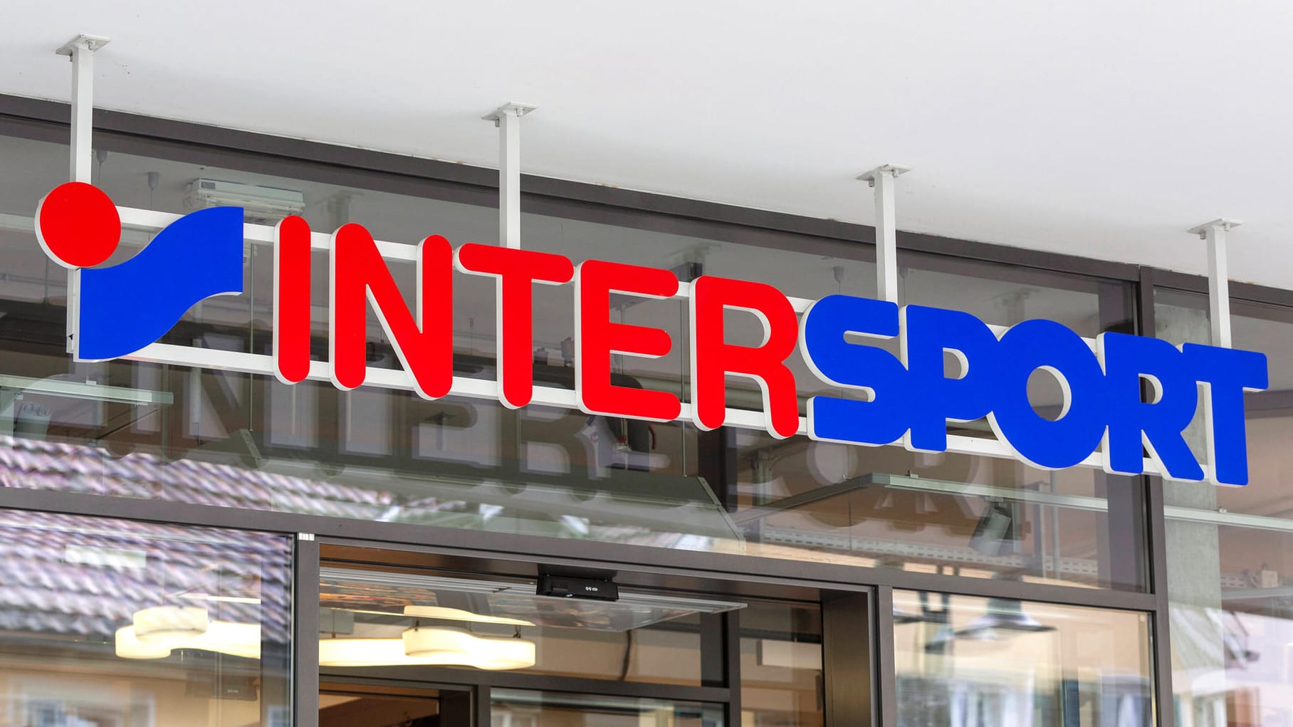 Intersport-Geschäft (Symbolbild): Der Händler fürchtet einen weiteren harten Lockdown.