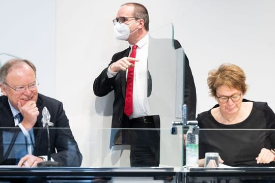 Stephan Weil (l-r), Grant Hendrik Tonne und Daniela Behrens