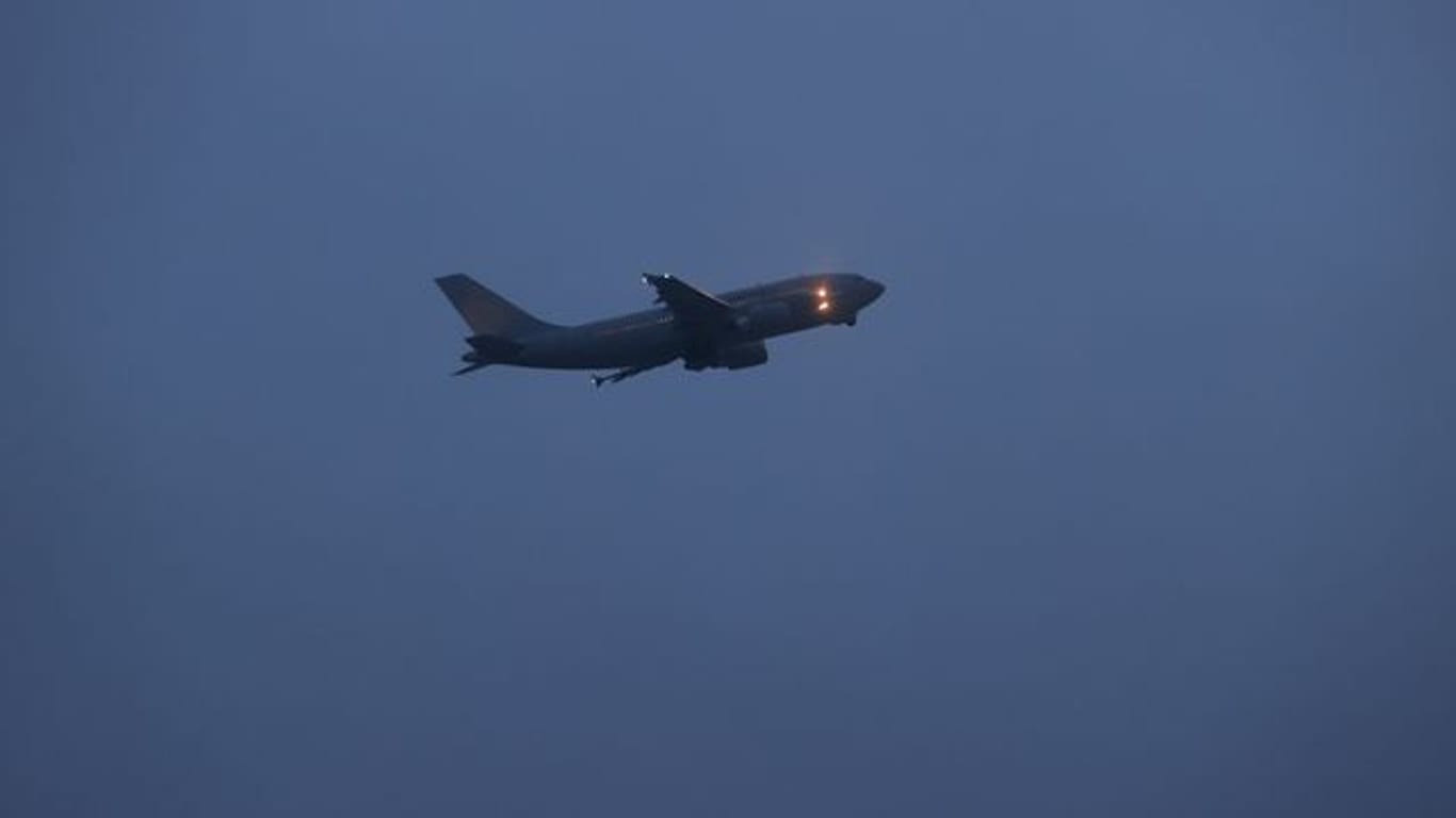 Ein Airbus der Luftwaffe mit Covid-Intensivpatienten an Bord