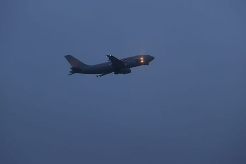 Ein Airbus der Luftwaffe mit Covid-Intensivpatienten an Bord