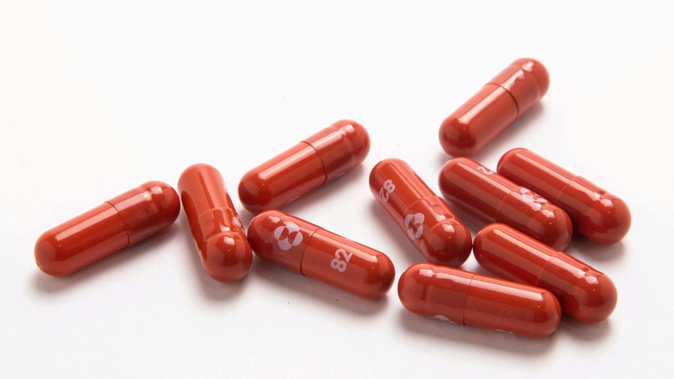 Ein Foto des Herstellers Merck zeigt Molnupiravir-Tabletten (Symboldbild): Die neuen Studienergebnisse zum Corona-Schutz enttäuschen jedoch.
