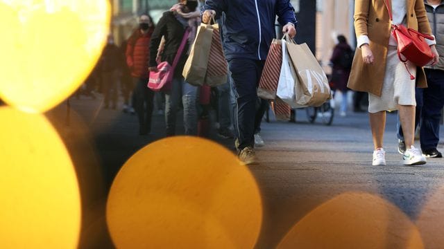 Mal wieder mehr gekauft als Sie wollten? Den Angeboten im Laden zu widerstehen, ist oft nicht leicht. Mal wieder mehr gekauft als Sie wollten? Den Angeboten im Laden zu widerstehen, ist oft nicht leicht.