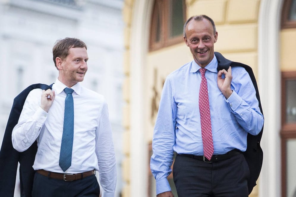 Michael Kretschmer und Friedrich Merz (von links nach rechts): Der nächste CDU-Vorsitzende soll auf einem digitalen Parteitag im Januar gewählt werden.