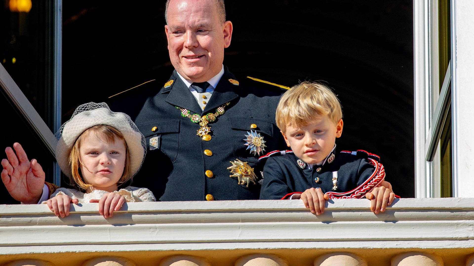 Fürst Albert: Seine Kinder Prinz Jacques und Prinzessin Gabriella gehen derzeit nicht zur Schule. Fürst Albert: Seine Kinder Prinz Jacques und Prinzessin Gabriella gehen derzeit nicht zur Schule.