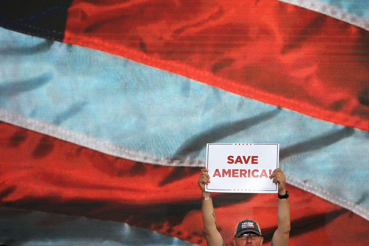 Trump-Rally in Alabama: Bei Wahlkampfveranstaltungen im ganzen Land sammeln sich die Fans des alten Präsidenten, um Trumps mögliche Kandidatur für die Präsidentschaftswahlen 2024 zu unterstützen.