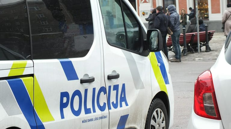Ein Auto der lettischen Polizei (Symbolbild): Die Behörden haben nach der Explosion Ermittlungen eingeleitet.