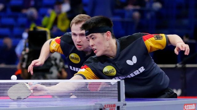 Benedikt Duda (l) und Dang Qiu mussten sich im WM-Viertelfinale in 2:3 Sätzen geschlagen geben. Benedikt Duda (l) und Dang Qiu mussten sich im WM-Viertelfinale in 2:3 Sätzen geschlagen geben.
