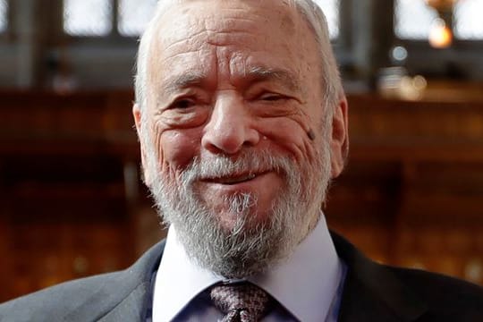 Der Komponist und Texter Stephen Sondheim posiert nach der Verleihung der "Freedom of the City of London".