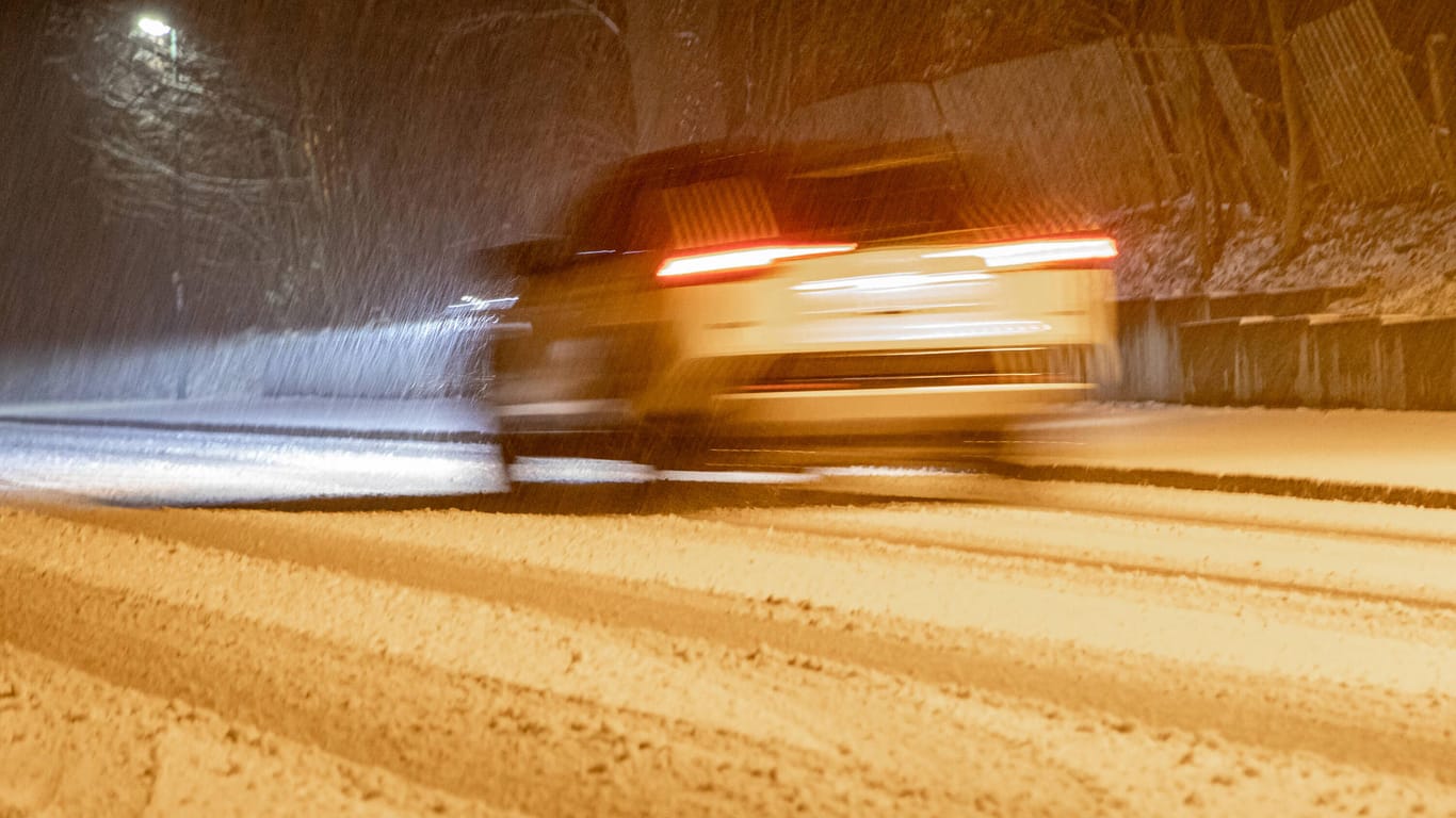 Glätte durch Schnee: In Deutschland kam es zu mehreren Unfällen. (Archivbild)