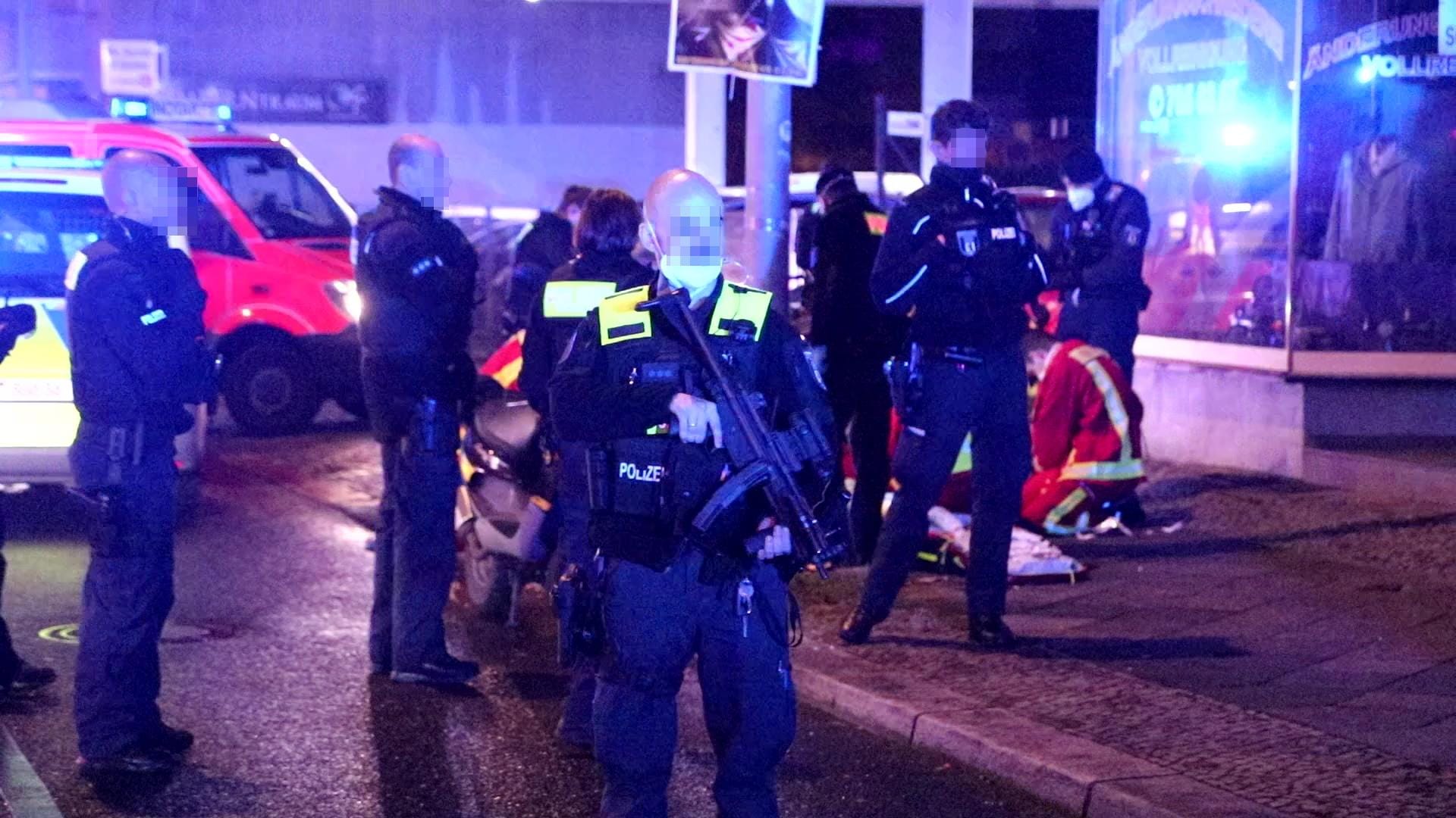 Der Tatort: In Berlin ist ein Mann auf offener Straße niedergeschossen worden. Der Tatort: In Berlin ist ein Mann auf offener Straße niedergeschossen worden.