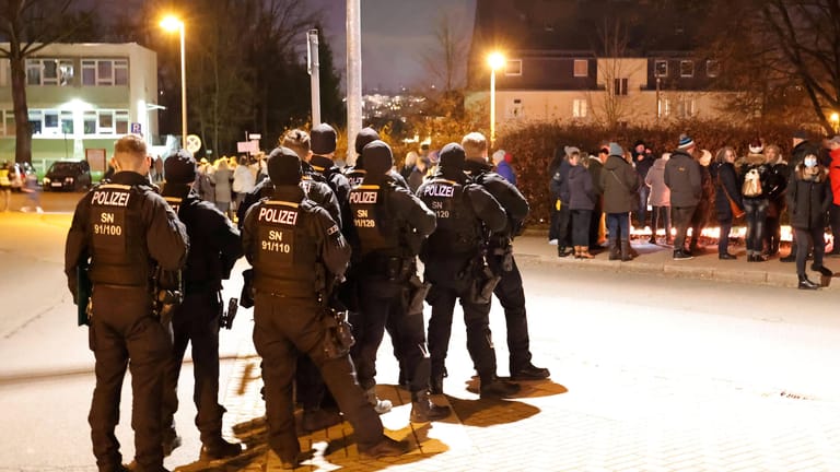 Proteste in Chemnitz: Nach Angaben der Polizei folgten die Teilnehmer Aufrufen in sozialen Netzwerken.