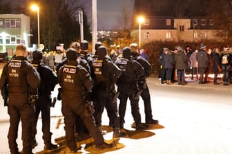 Proteste in Chemnitz: Nach Angaben der Polizei folgten die Teilnehmer Aufrufen in sozialen Netzwerken.