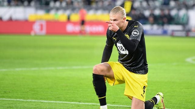 Erling Haaland bejubelt sein Tor zum 3:1 für den BVB beim VfL Wolfsburg. Erling Haaland bejubelt sein Tor zum 3:1 für den BVB beim VfL Wolfsburg.