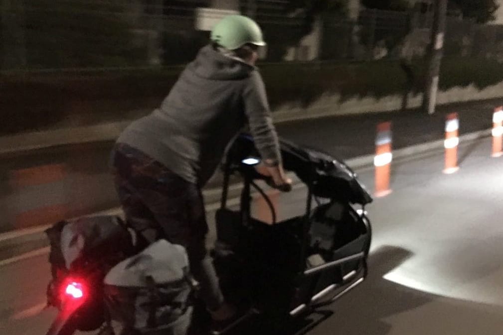 Julie Anne Genter ist mit ihrem Lastenfahrrad auf dem Weg ins Krankenhaus: Die neuseeländische Grünen-Politikerin brachte eine gesunde Tochter zur Welt.