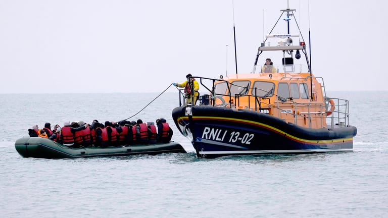 Migranten auf dem Ärmelkanal vor der britischen Küste: In der vergangenen Woche starben 27 Menschen bei dem Versuch, den Kanal zu überqueren.