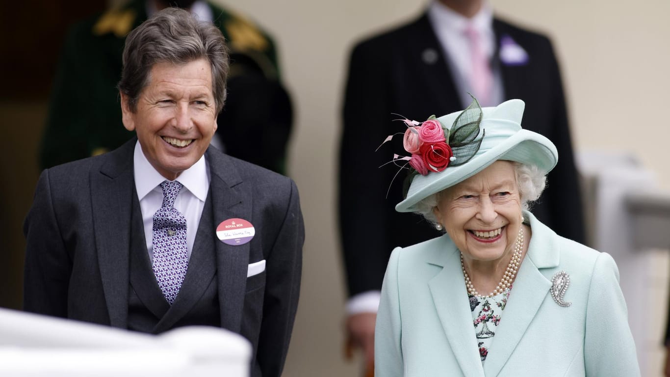 Königin Elizabeth II. und John Warren: Mit ihm telefoniert die Queen besonders gerne.