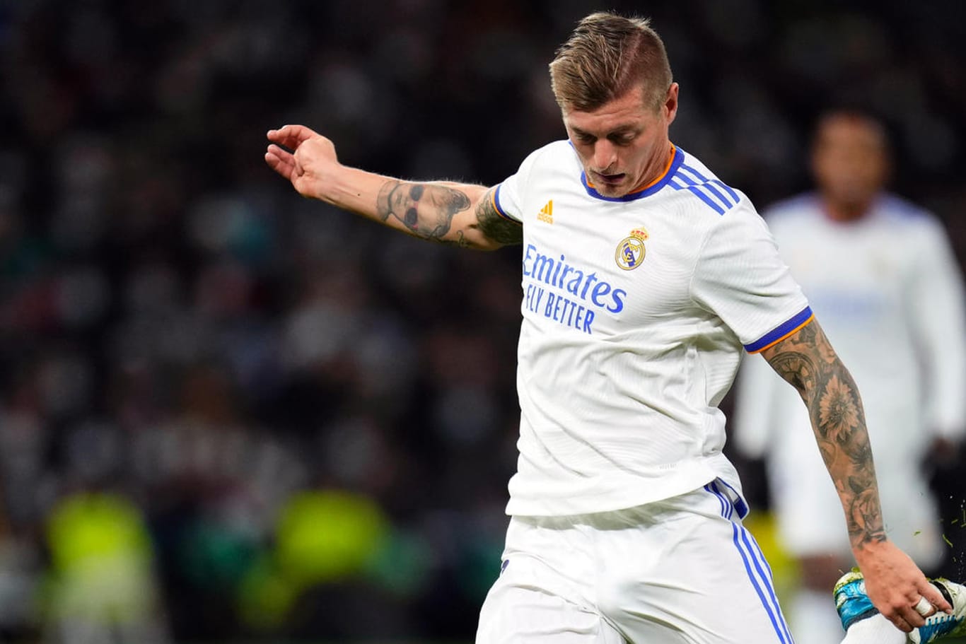 Toni Kroos: Der frühere Nationalspieler konnte mit Real Madrid das Spitzenspiel gegen den FC Sevilla gewinnen.