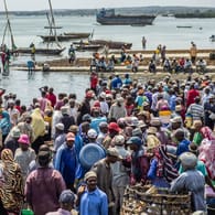 Fischmarkt in Sansibar (Archivbild): Belastbare Corona-Infektionszahlen gibt es in Tansania kaum.