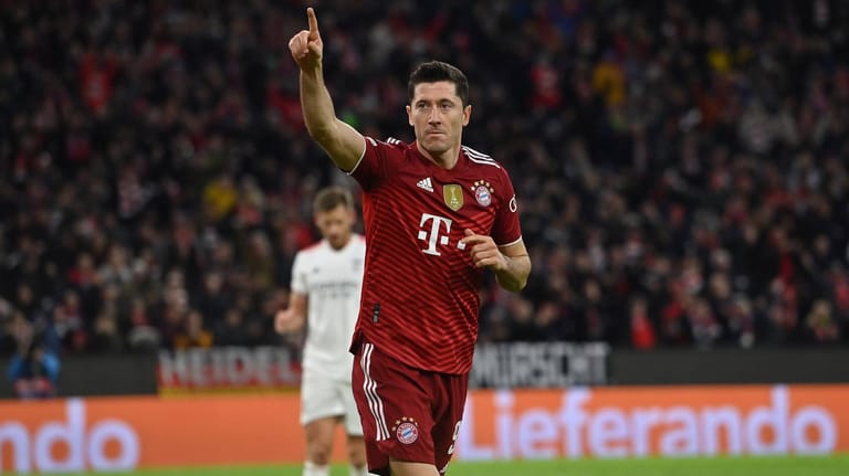 Robert Lewandowski: Der Torjäger des FC Bayern ist einer der Favoriten auf den Ballon d'Or 2021.