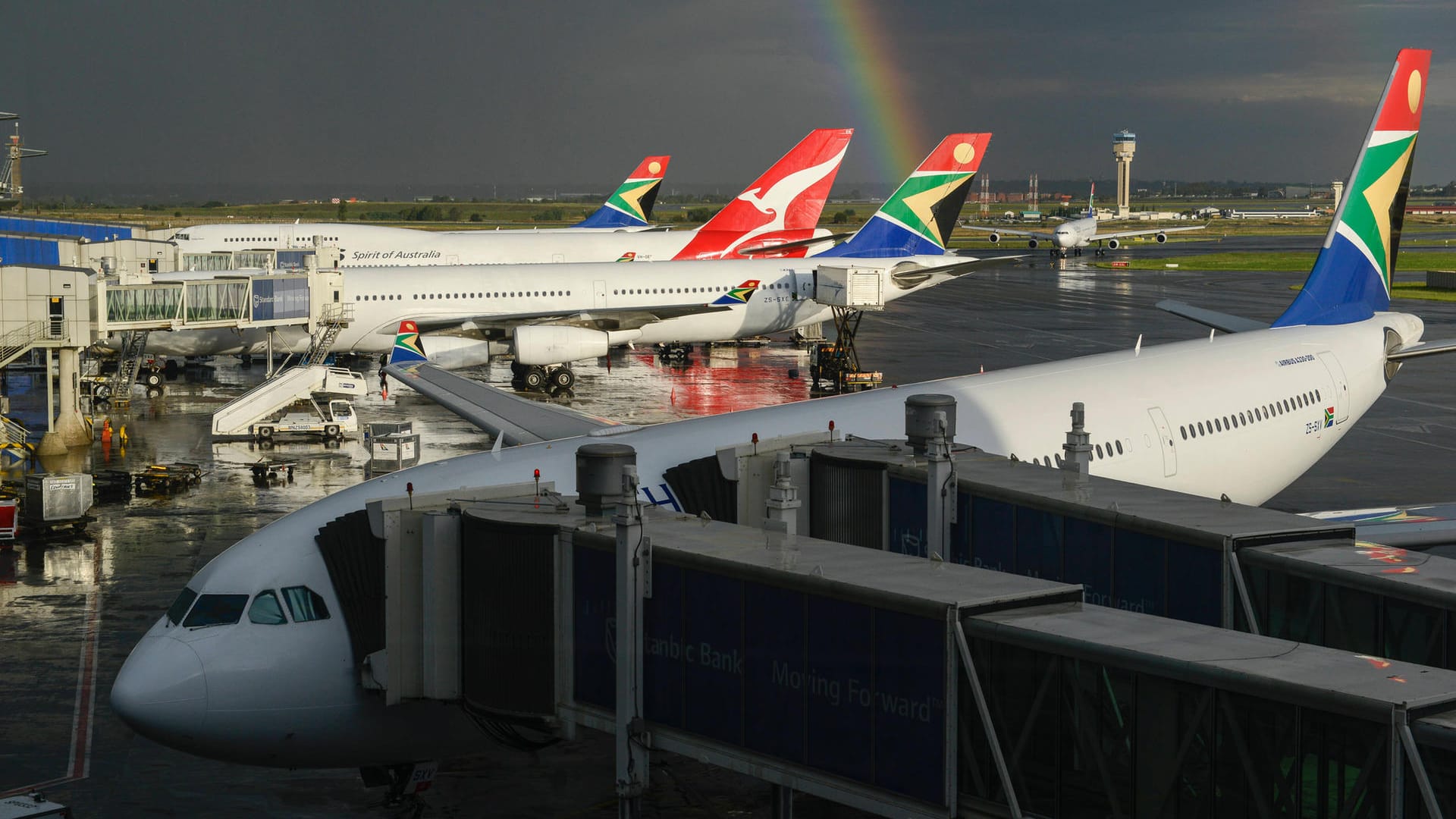 Flughafen Johannesburg: In dem afrikanischen Land wurde die neue Virusvariante zum ersten Mal entdeckt. Flughafen Johannesburg: In dem afrikanischen Land wurde die neue Virusvariante zum ersten Mal entdeckt.