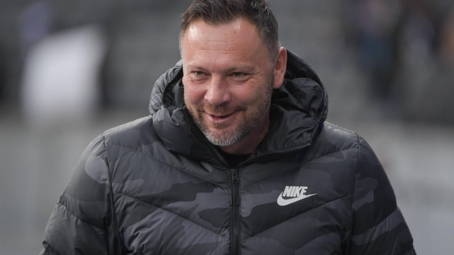 Cheftrainer Pal Dardai (Hertha BSC), Hertha BSC - FC Augsburg, Fussball, Bundesliga, DFL, 27.11.2021 DFB regulations pro