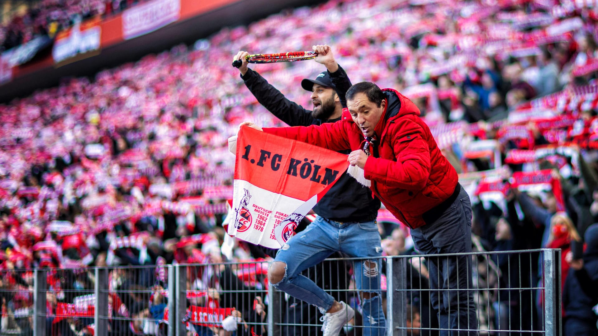 50.000 Fans wurden am Samstag zum Derby zwischen Köln und Gladbach ins Stadion gelassen.