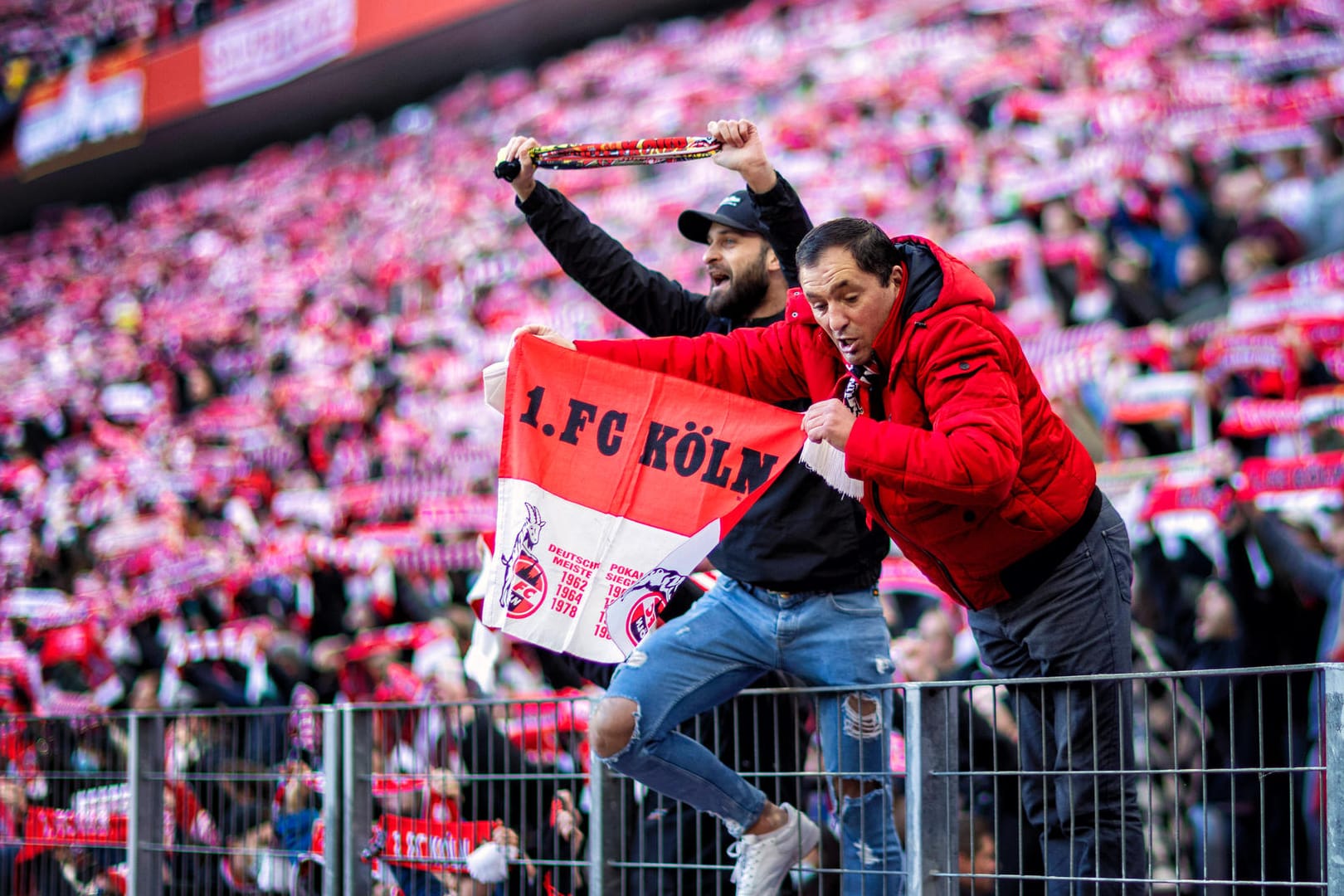 50.000 Fans wurden am Samstag zum Derby zwischen Köln und Gladbach ins Stadion gelassen.