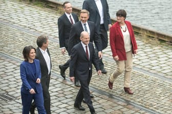 Die Ampelkoalitionäre in Berlin: Die eskalierende Coronakrise wird zur ersten großen Herausforderung der kommenden Bundesregierung aus SPD, Grünen und FDP.