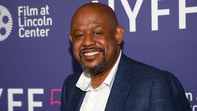 Forest Whitaker lächelt