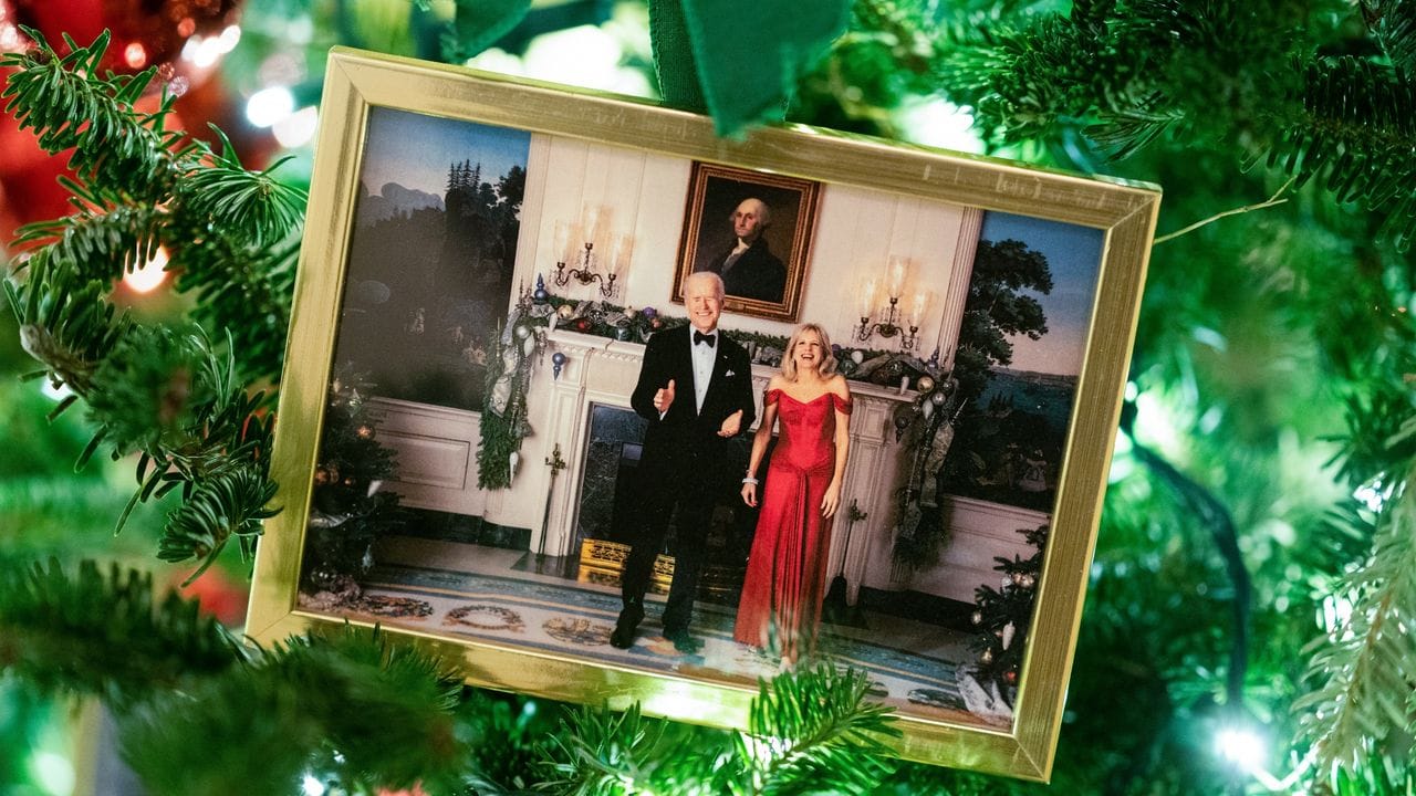 Ein weihnachtlicher Gruß von Joe und Jill Biden.