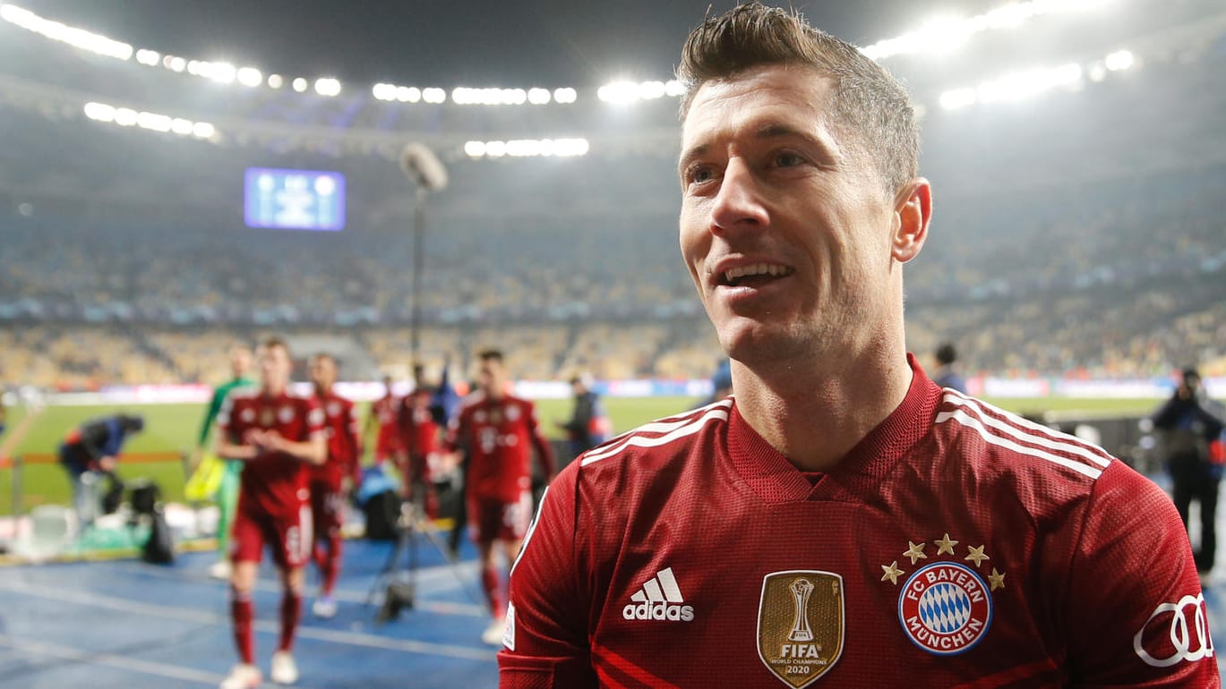 Robert Lewandowski: Der Bayern-Stürmer wird als bester Stürmer des Jahres ausgezeichnet.