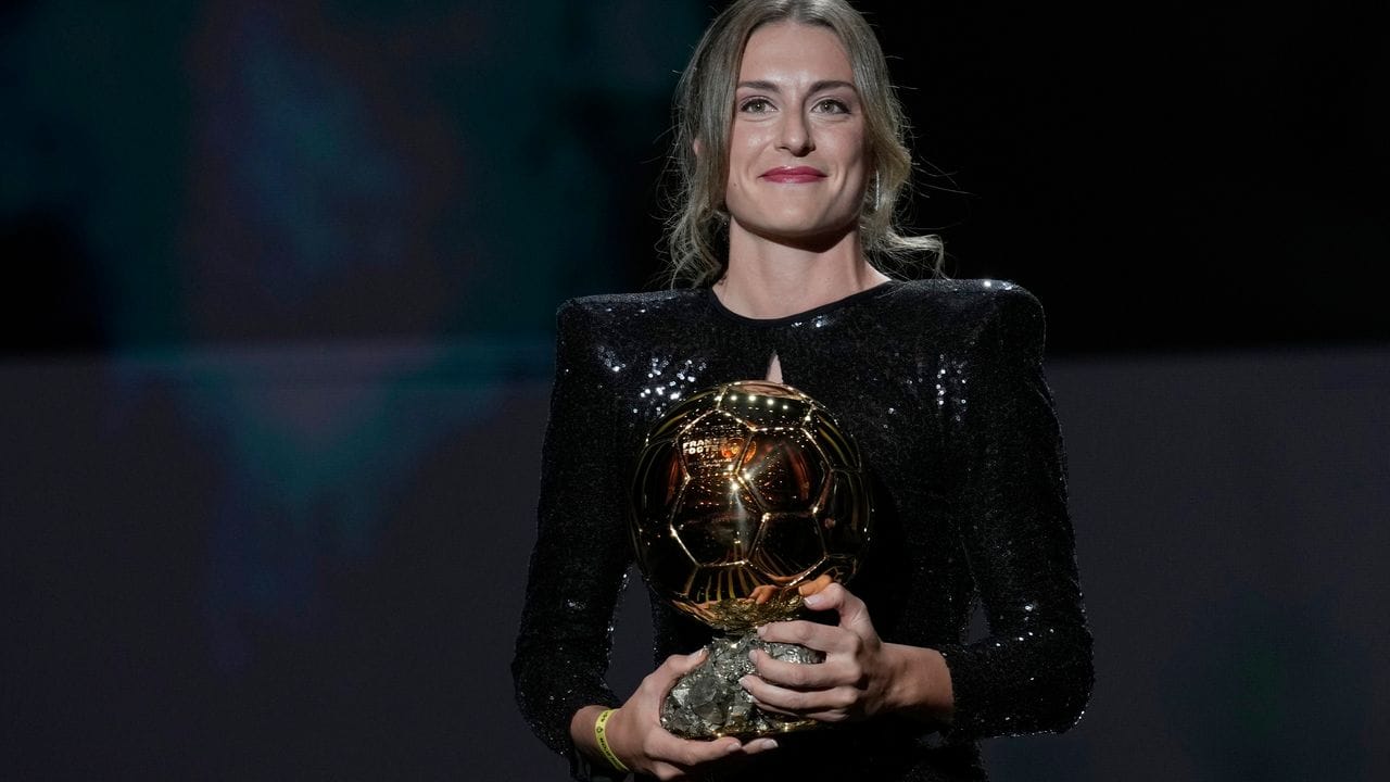 Alexia Putellas erhielt den Ballon d'Or der Frauen.