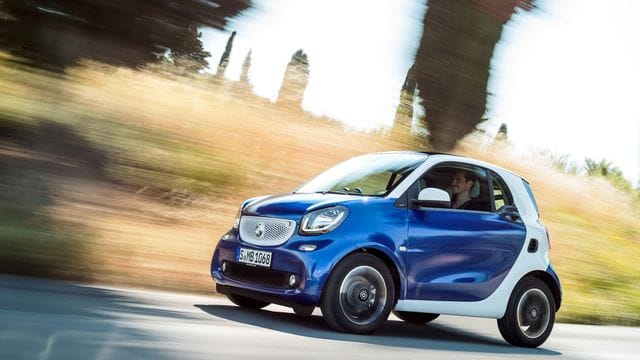 Zweisitzer für Minimalisten: Der Smart Fortwo ist für einen Kleinwagen zwar geräumig, viel Gepäck ist naturgemäß bei rund 2,70 Meter Länge aber auch nicht drin.