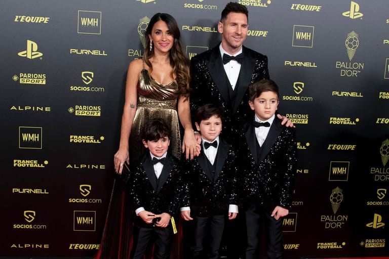 Lionel Messi: Der Profifußballer brachte seine Frau Antonella Roccuzzo und die drei gemeinsamen Kinder mit.