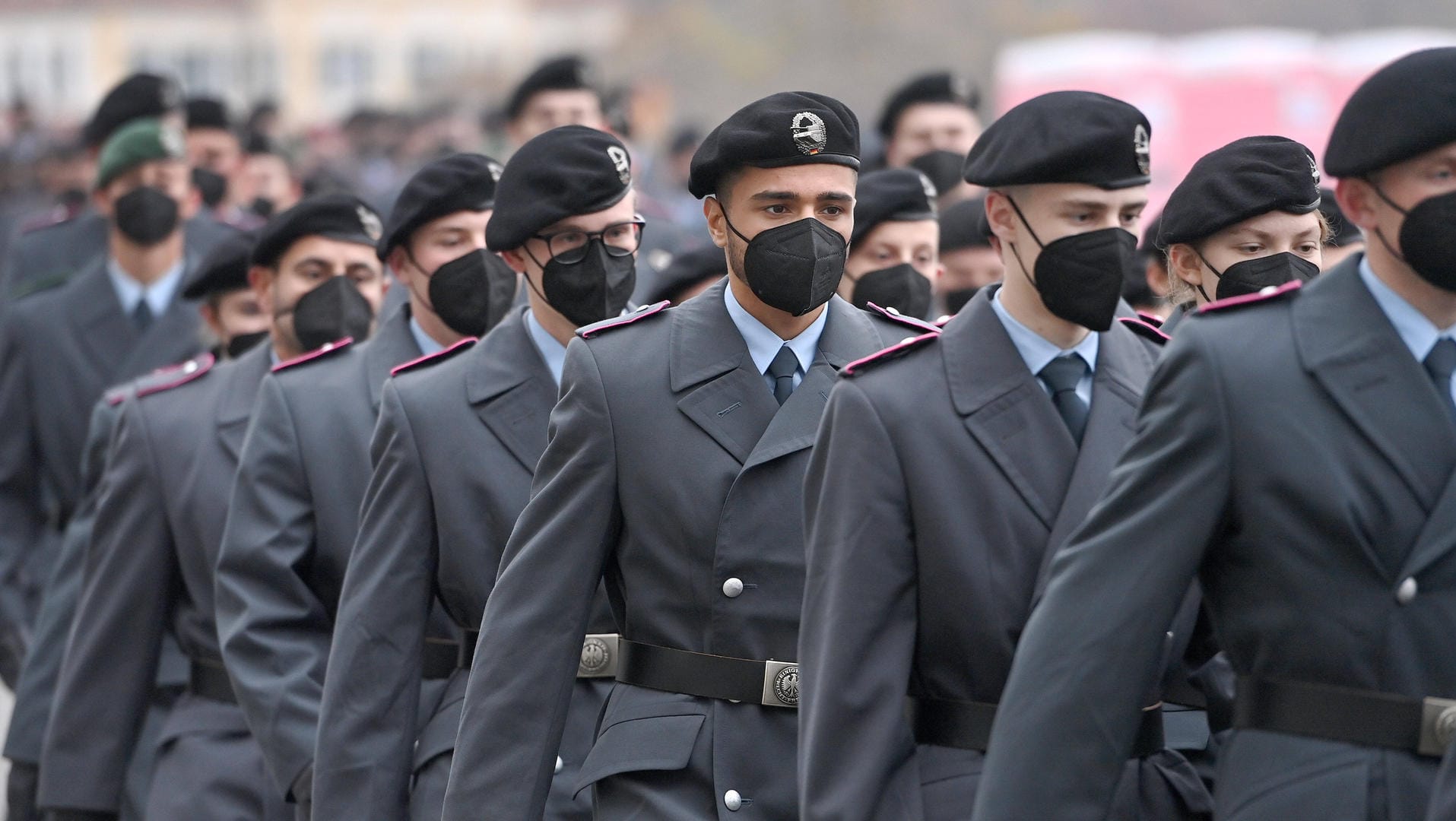 Bundeswehrsoldaten (Symbolbild): Die Bundeswehr spielt bei der Bekämpfung der Pandemie eine immer größere Rolle.