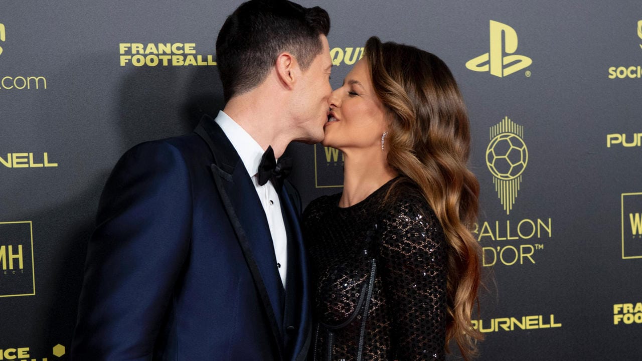 Auf dem roten Teppich: Robert Lewandowski und seine Frau Anna Lewandowska.