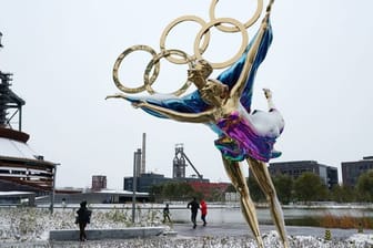 China sieht durch die neue Coronavirus-Variante Omikron keine Gefahr für die Ausrichtung der Olympischen Winterspiele.