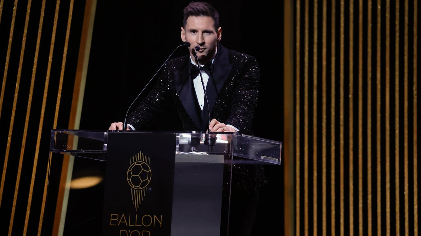 Lionel Messi bei seiner Dankesrede nach dem Gewinn des Ballon d'Or 2021.