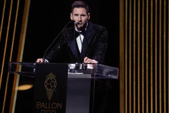 Lionel Messi bei seiner Dankesrede nach dem Gewinn des Ballon d'Or 2021.