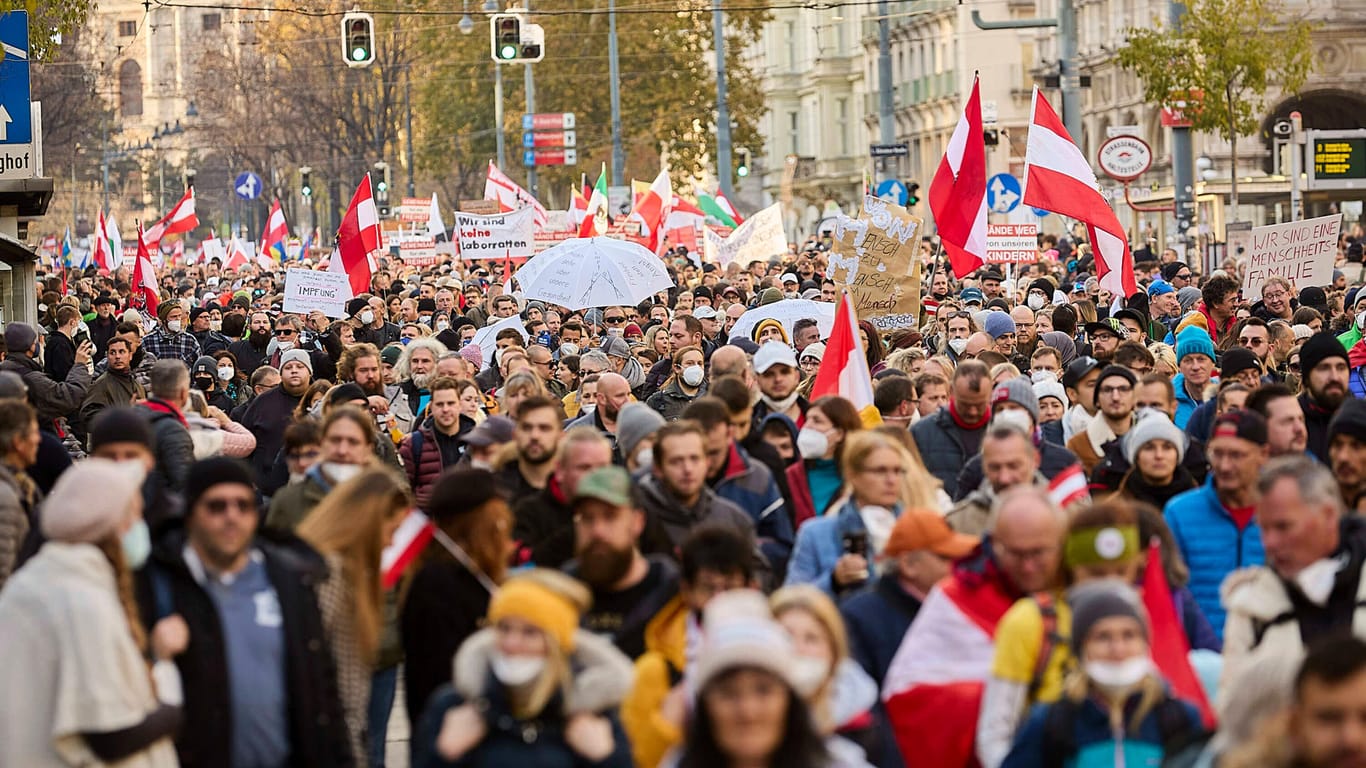 Proteste in Österreich: Ab Februar gilt in dem Land eine generelle Impfpflicht.